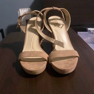 Tan suede size 9 Sam Edelman block heel sandals